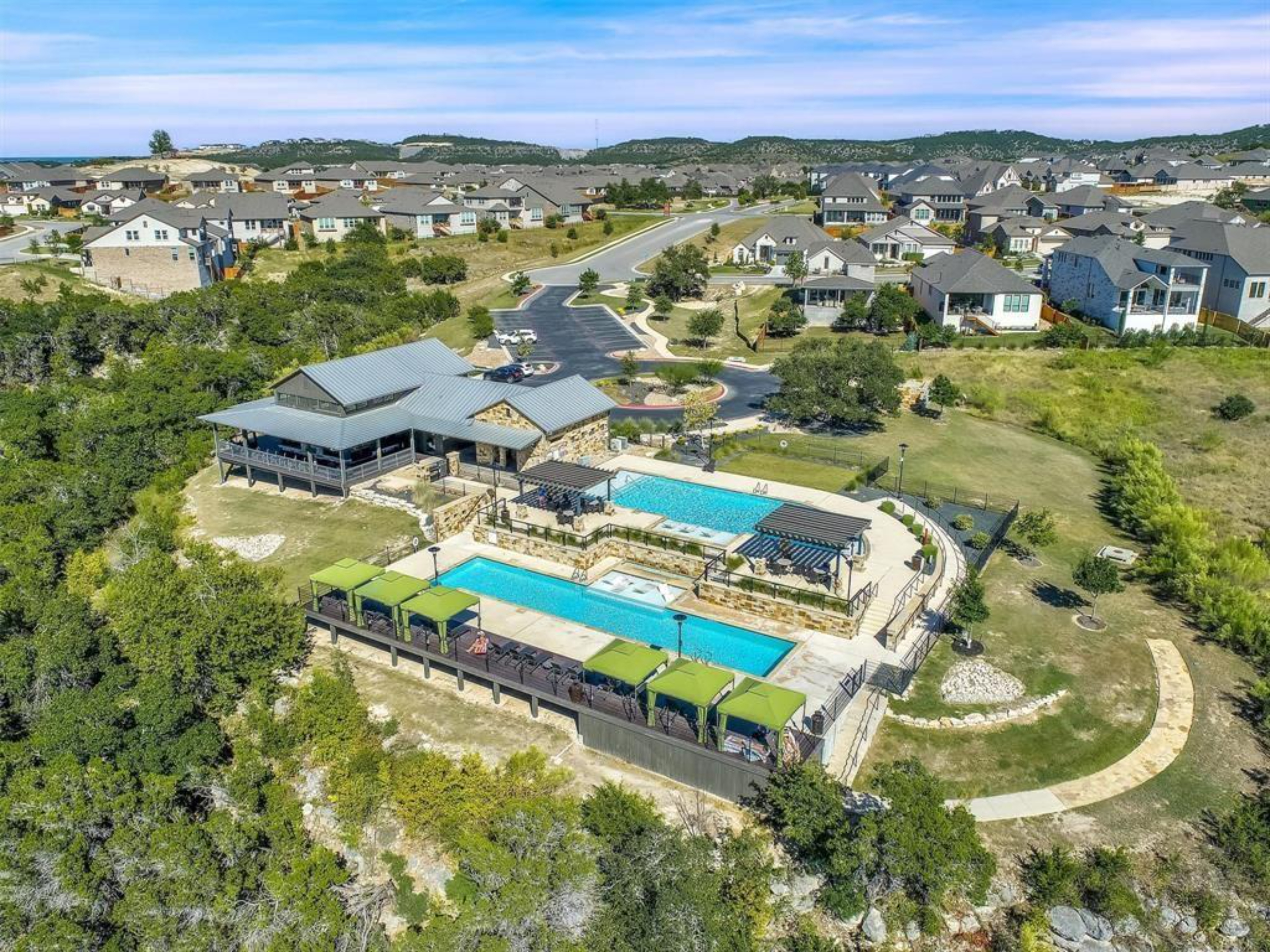  Beautifully Updated on a Prime Greenbelt Lot - 物件實景