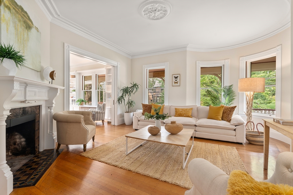 Cambridge, Massachusetts, 02140, United States, 5 Bedrooms Bedrooms, ,4 BathroomsBathrooms,Residential,For Sale,1939674