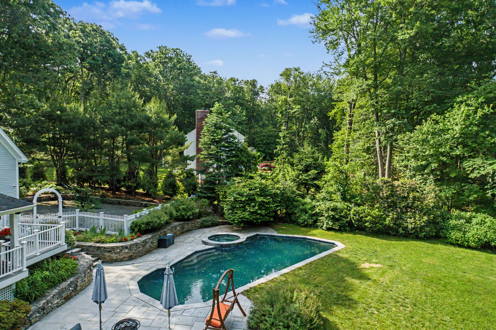  Experience shoreline luxury in this exceptional Colonial home - 物件實景