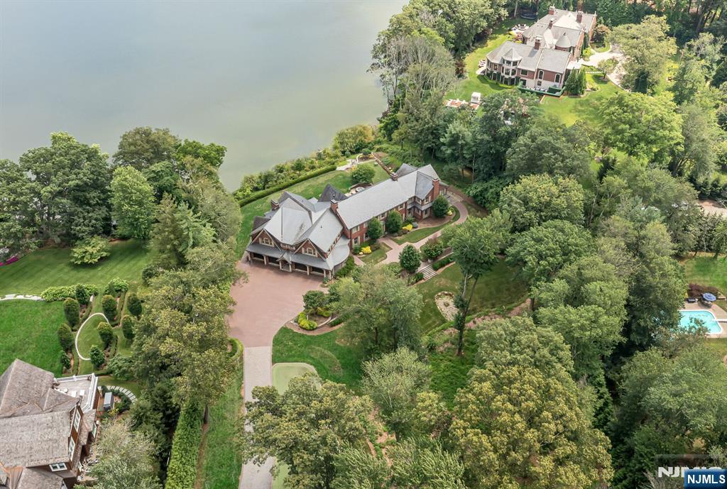 Franklin Lakes, New Jersey, 07417, United States, 6 Bedrooms Bedrooms, ,7 BathroomsBathrooms,Residential,For Sale,1903757