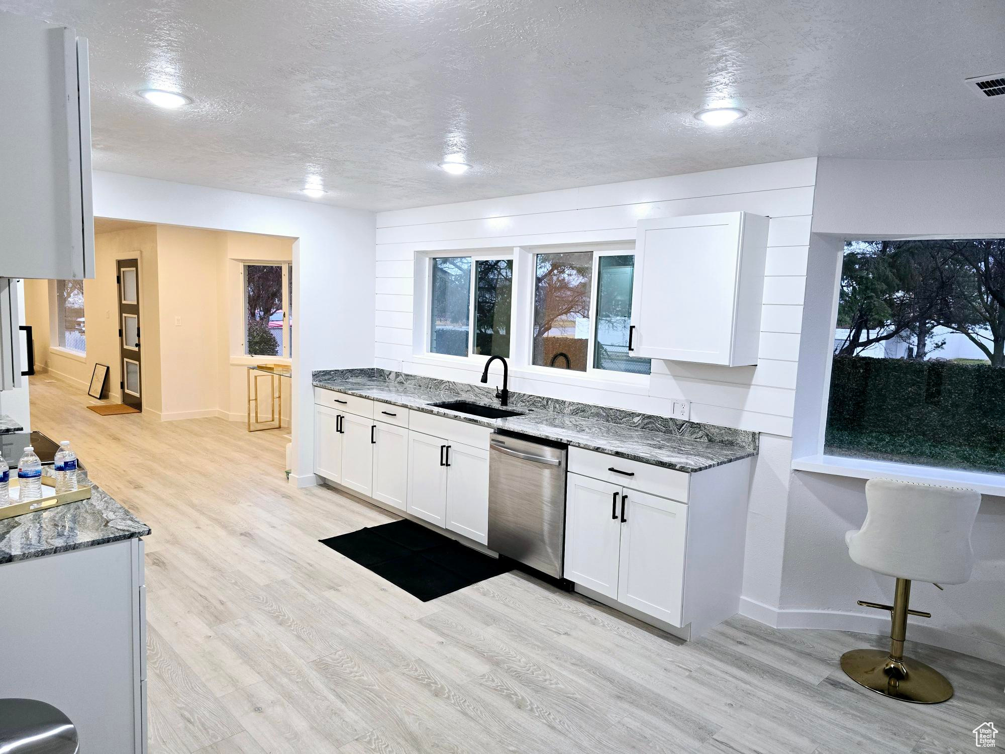 Riverton, Utah, 84065, United States, 6 Bedrooms Bedrooms, ,1 BathroomBathrooms,Residential,For Sale,1709565