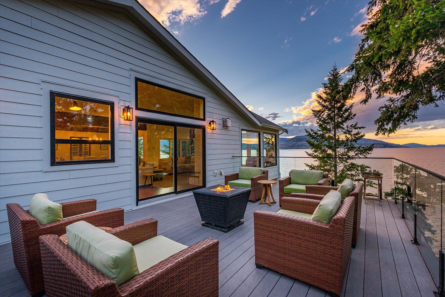  Stunning Home with Privacy - 物件實景
