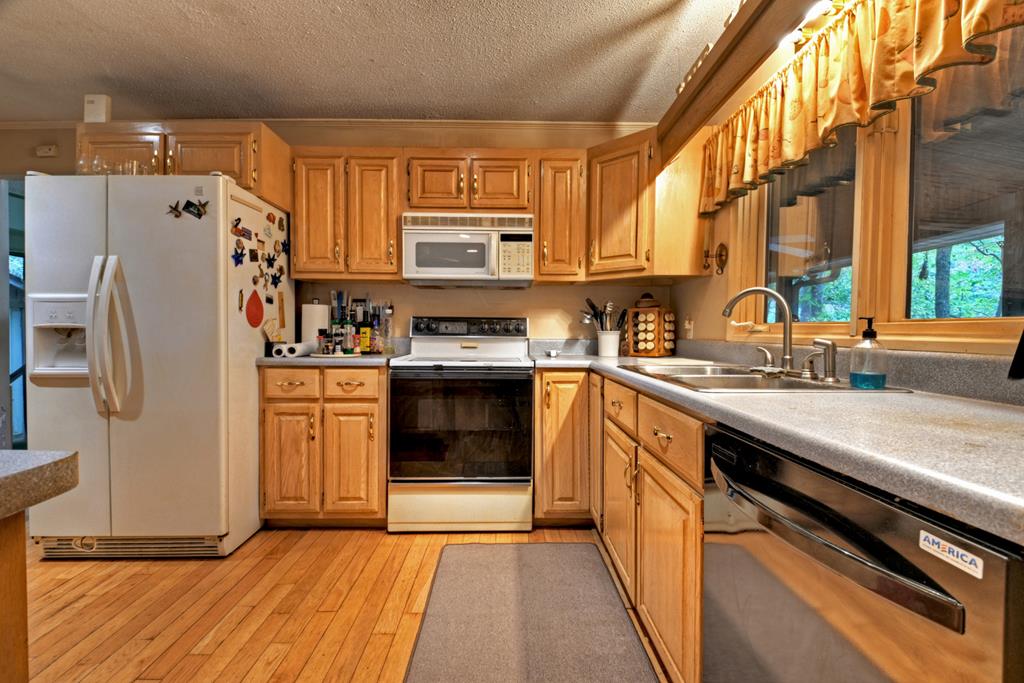 Blue Ridge, Georgia, 30513, United States, 4 Bedrooms Bedrooms, ,4 BathroomsBathrooms,Residential,For Sale,1859104