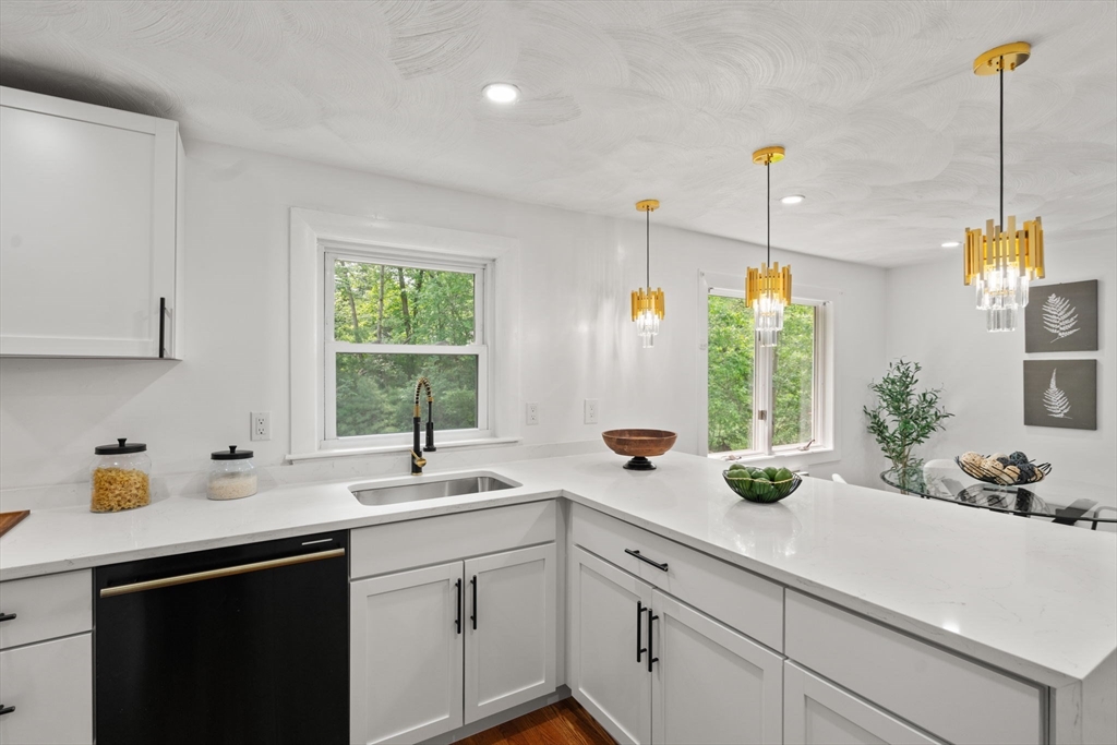 Needham, Massachusetts, 02492, United States, 3 Bedrooms Bedrooms, ,2 BathroomsBathrooms,Residential,For Sale,1847293