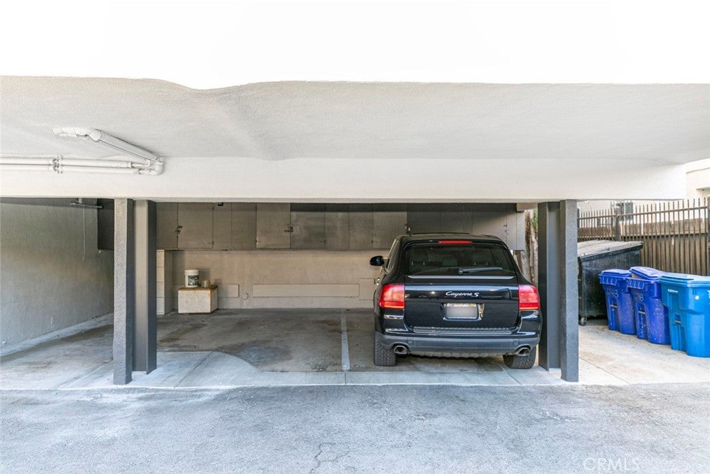Los Angeles, California, 90027, United States, 2 Bedrooms Bedrooms, ,2 BathroomsBathrooms,Residential,For Sale,1939885