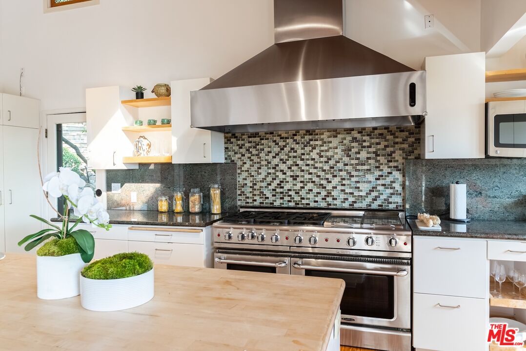 Topanga, California, 90290, United States, 4 Bedrooms Bedrooms, ,5 BathroomsBathrooms,Residential,For Sale,1796839