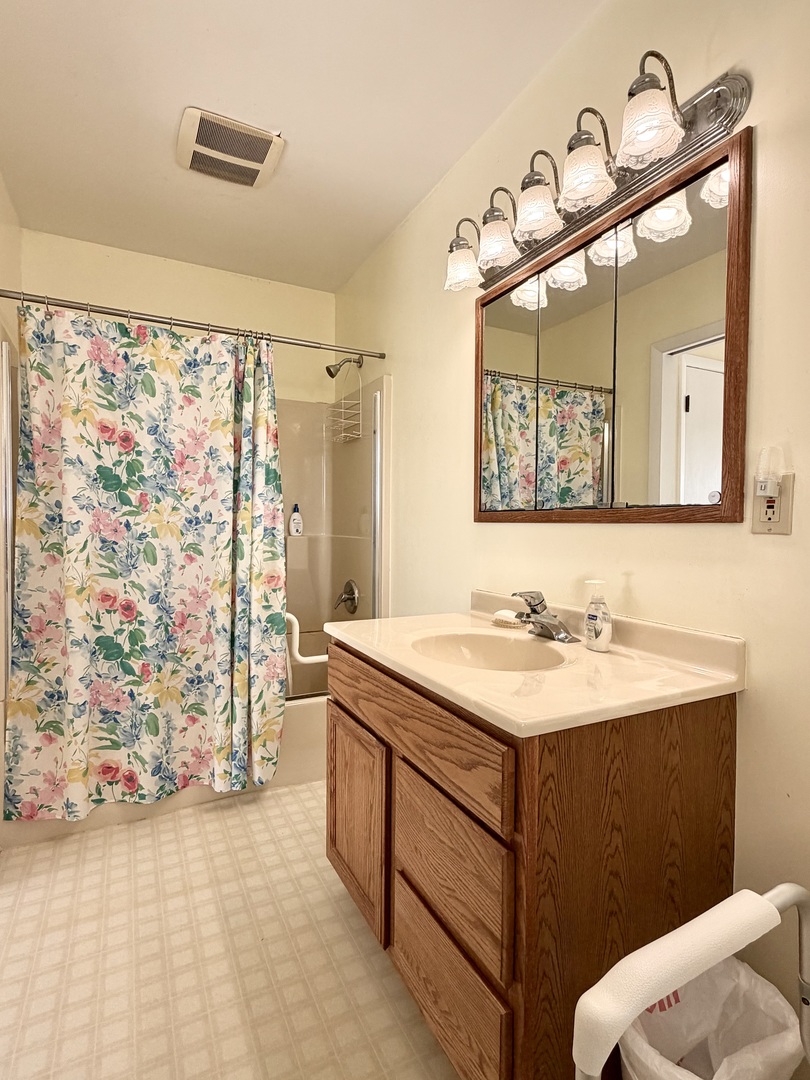 Sycamore, Illinois, 60178, United States, 4 Bedrooms Bedrooms, ,3 BathroomsBathrooms,Residential,For Sale,1988163