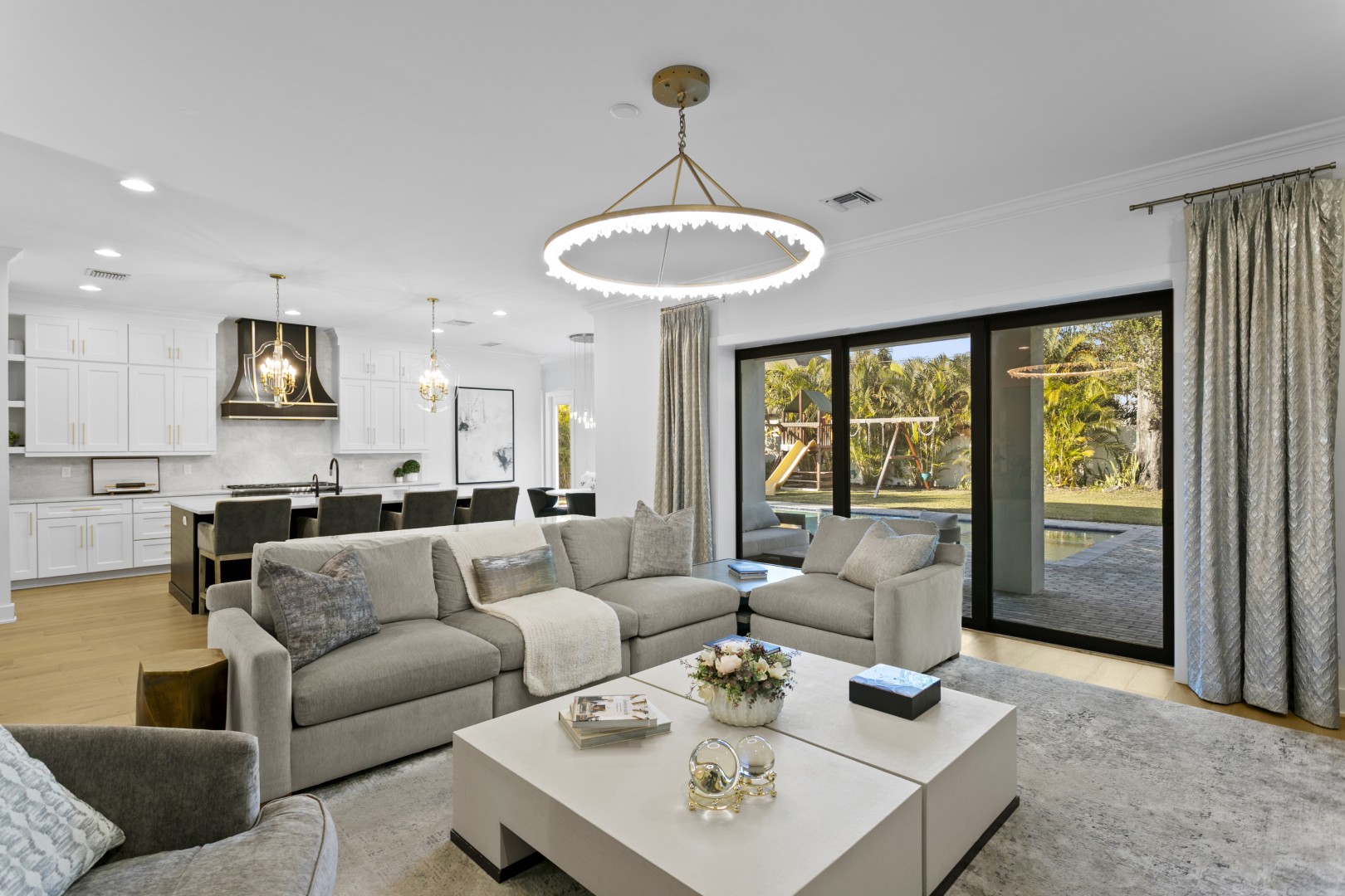 Tampa, Florida, 33609, United States, 5 Bedrooms Bedrooms, ,5 BathroomsBathrooms,Residential,For Sale,2008551