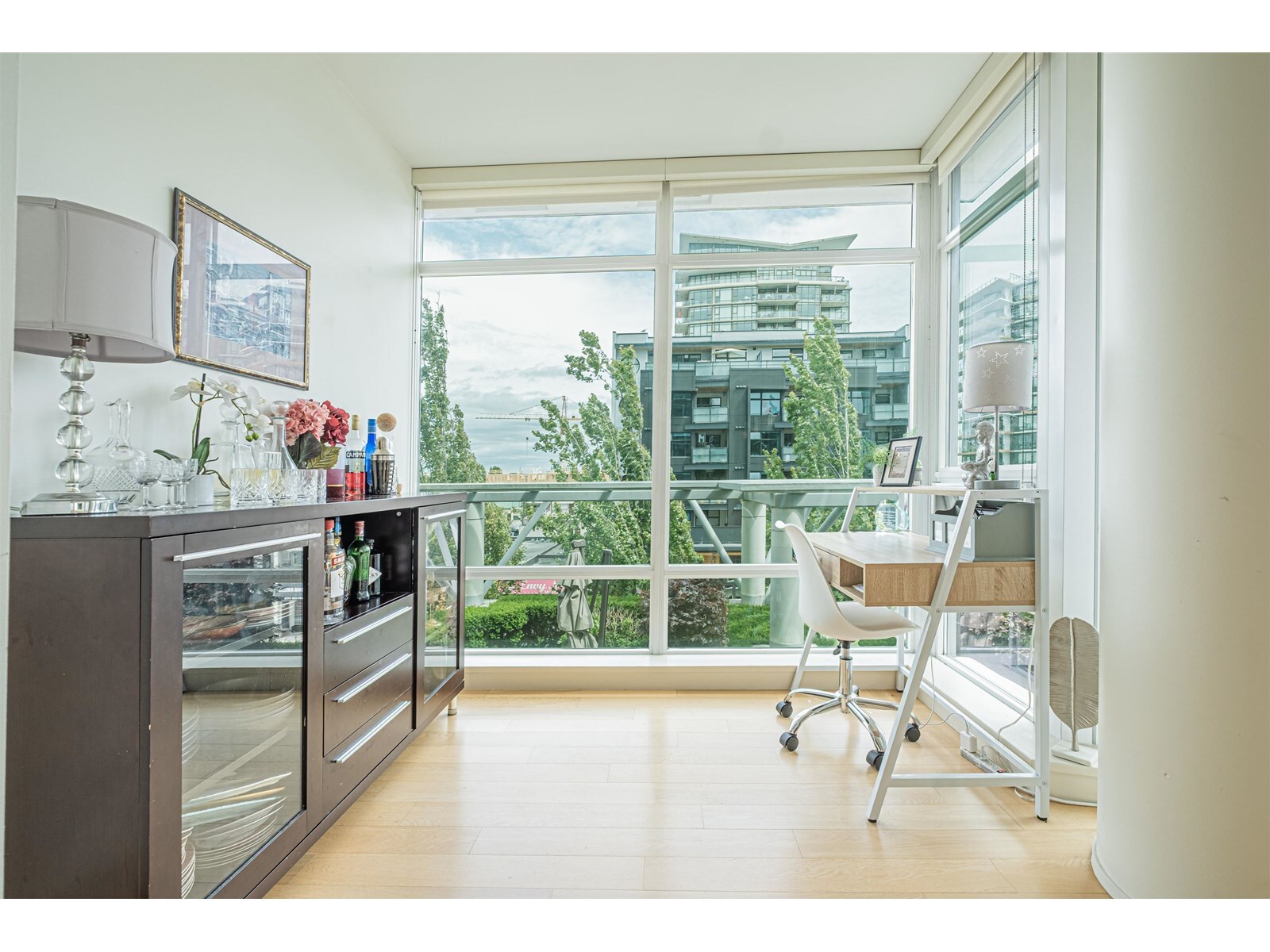 WHITE ROCK, British Columbia, V4B 0A2, CA, 2 Bedrooms Bedrooms, ,2 BathroomsBathrooms,Residential,For Sale,1947534