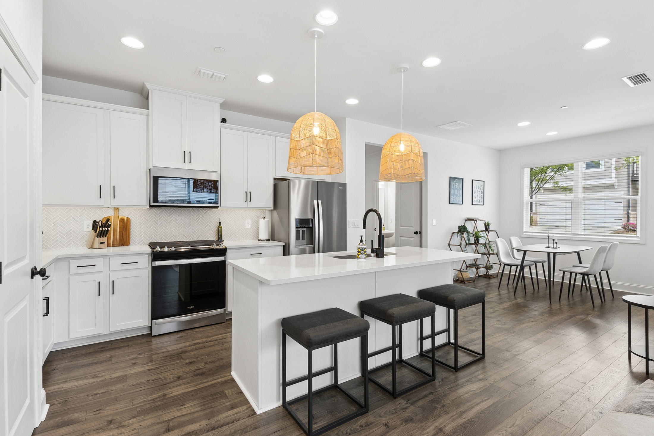  End-Unit, Craftsman Townhome with Custom Upgrades - 物件實景