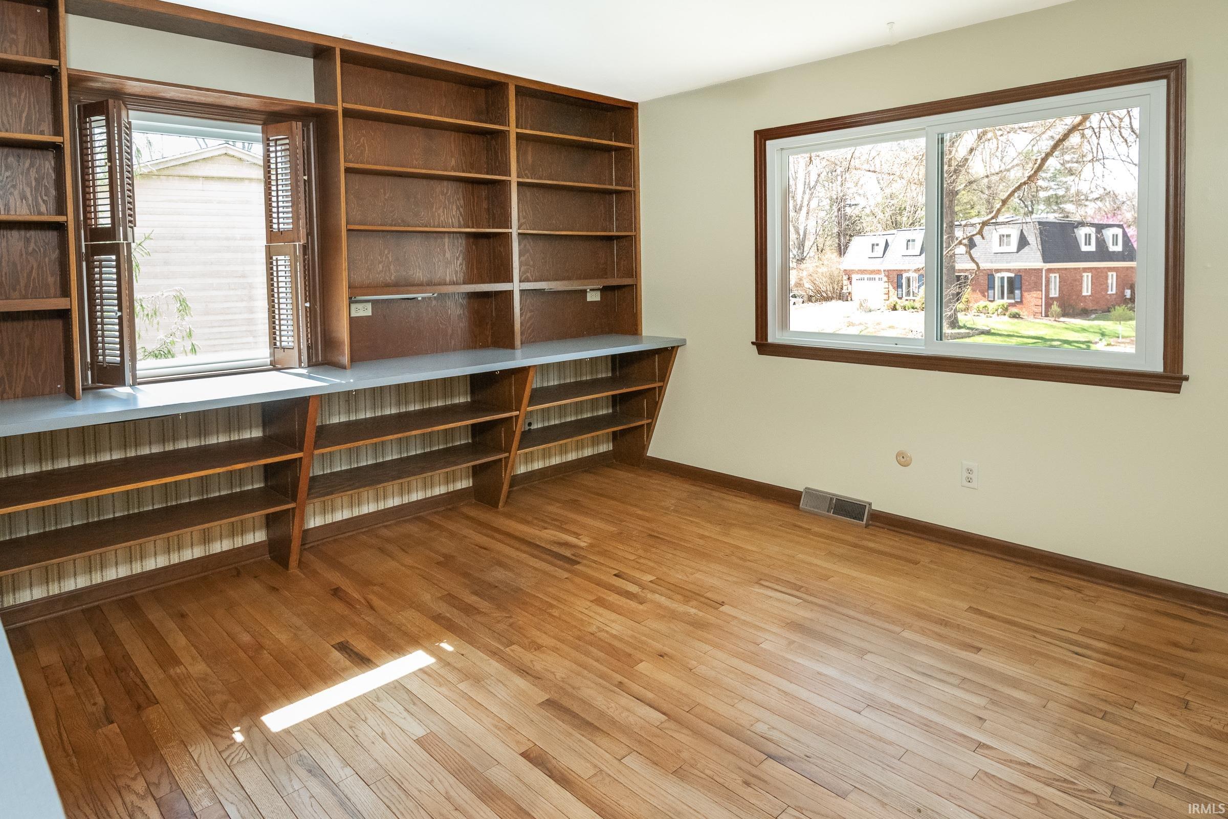 Bloomington, Indiana, 47401, United States, 8 Bedrooms Bedrooms, ,5 BathroomsBathrooms,Residential,For Sale,1988633