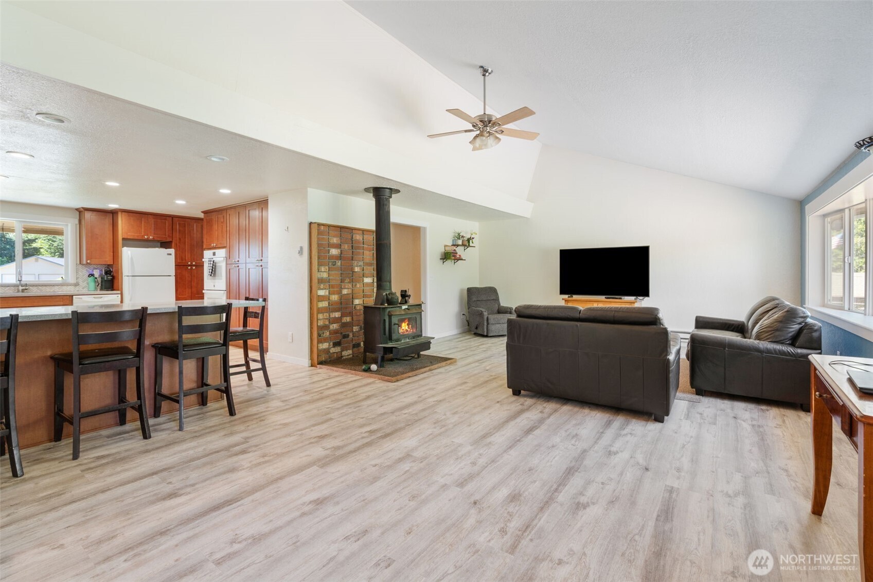 Olympia, Washington, 98512, United States, 3 Bedrooms Bedrooms, ,2 BathroomsBathrooms,Residential,For Sale,1992441