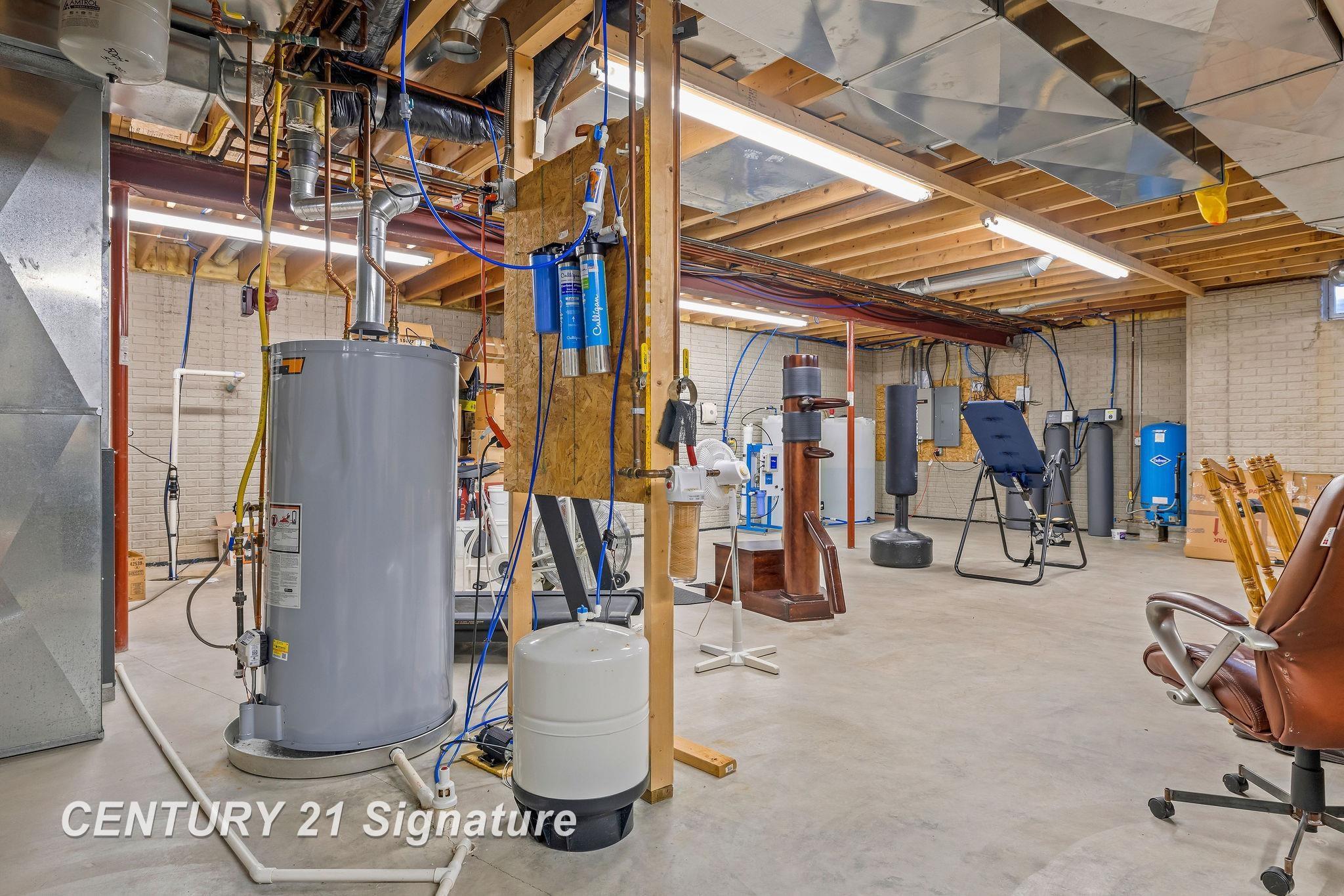 Freeland, Michigan, 48623, United States, 5 Bedrooms Bedrooms, ,4 BathroomsBathrooms,Residential,For Sale,1973671