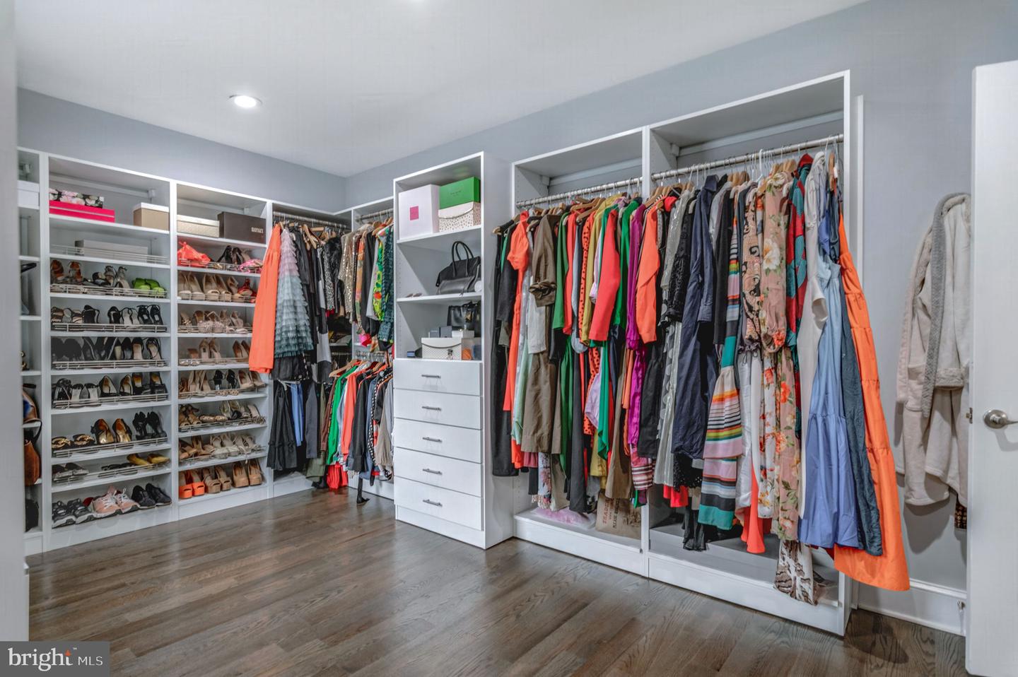 Fairfax, Virginia, 22030, United States, 6 Bedrooms Bedrooms, ,7 BathroomsBathrooms,Residential,For Sale,1997396