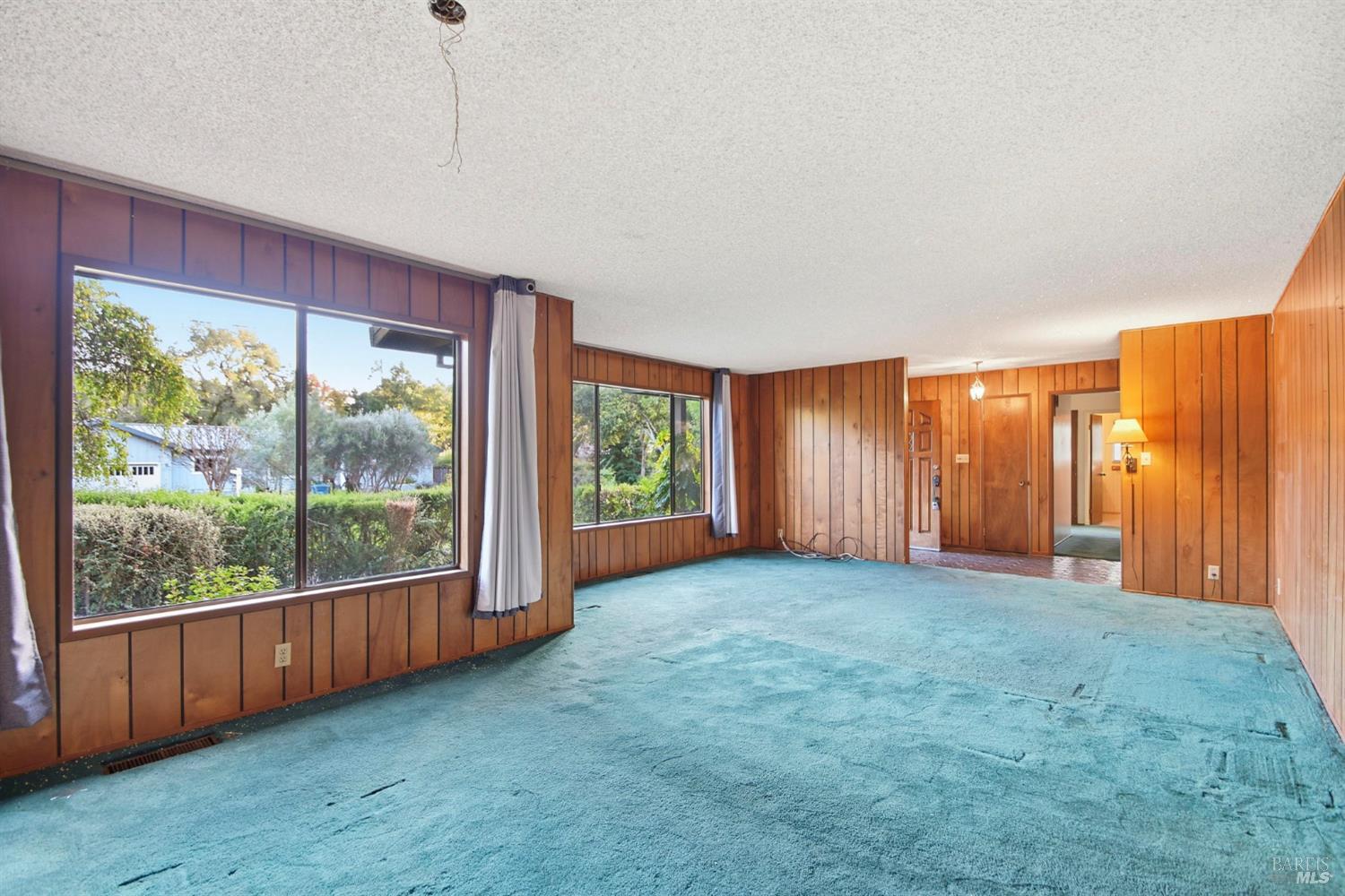 Glen Ellen, California, 95442, United States, 3 Bedrooms Bedrooms, ,3 BathroomsBathrooms,Residential,For Sale,1989437