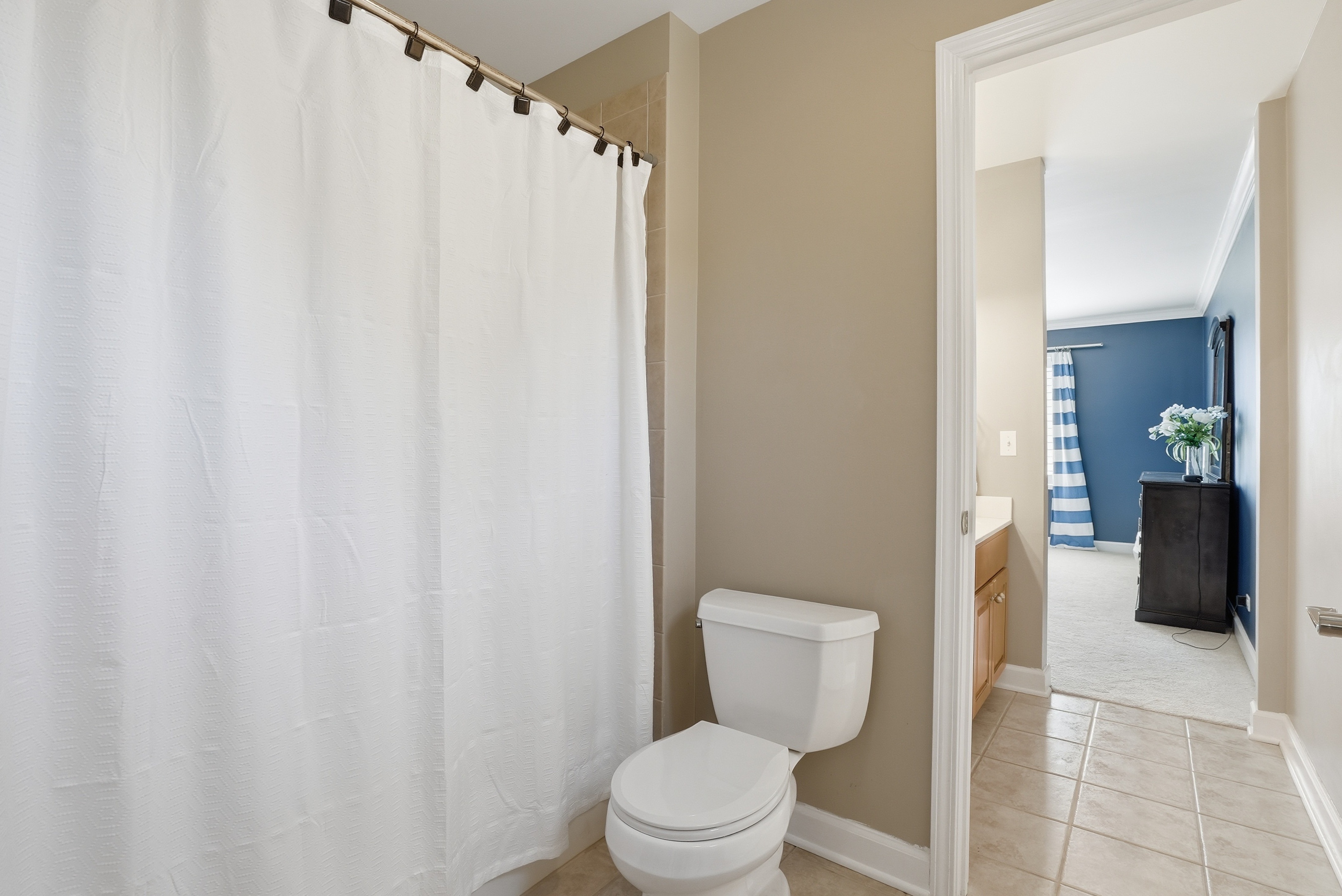  The Crown Jewel of Tall Grass: Waterfront Privacy Meets the Ultimate Layout - 物件實景