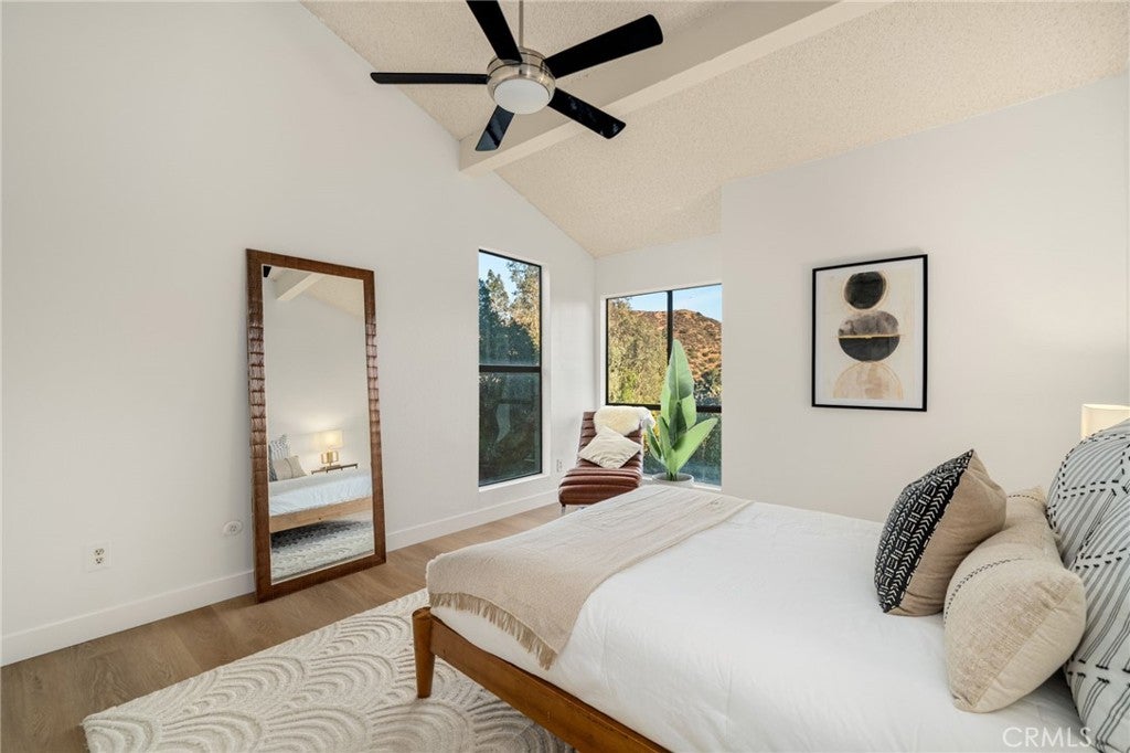 Glendale, California, 91206, United States, 2 Bedrooms Bedrooms, ,3 BathroomsBathrooms,Residential,For Sale,1941682