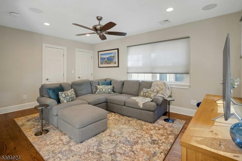 Verona Twp., New Jersey, 07044, United States, 4 Bedrooms Bedrooms, ,3 BathroomsBathrooms,Residential,For Sale,1992064