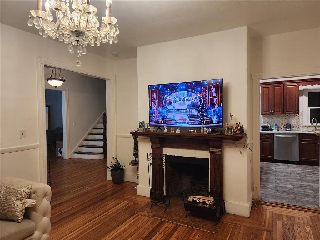 Cranston, Rhode Island, 02905, United States, 5 Bedrooms Bedrooms, ,3 BathroomsBathrooms,Residential,For Sale,1930877