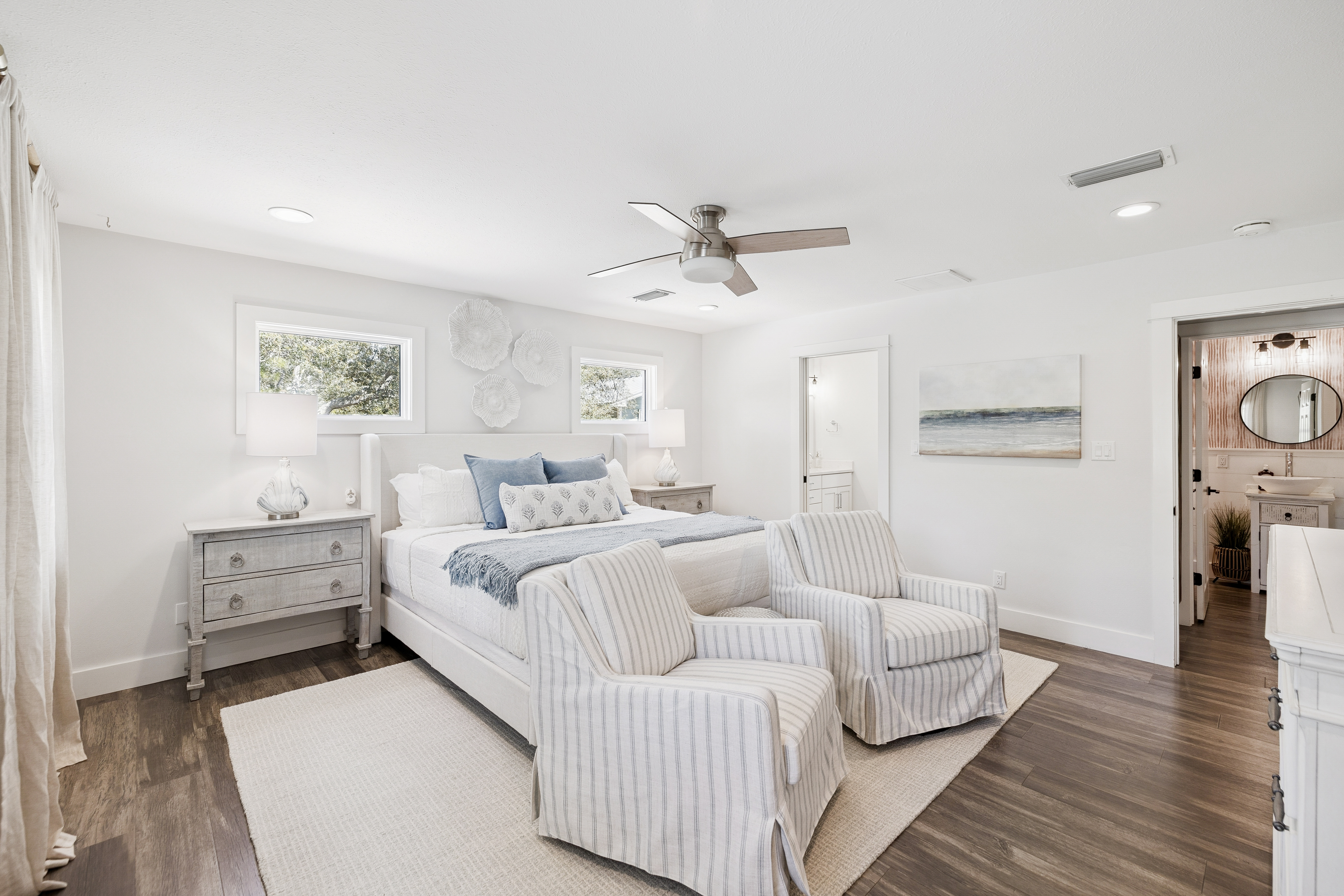  Completely Renovated Home On Half-Acre Lot Near Gulf Place - 物件實景