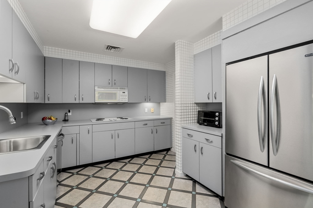 Boston, Massachusetts, 02467, United States, 2 Bedrooms Bedrooms, ,3 BathroomsBathrooms,Residential,For Sale,1940197