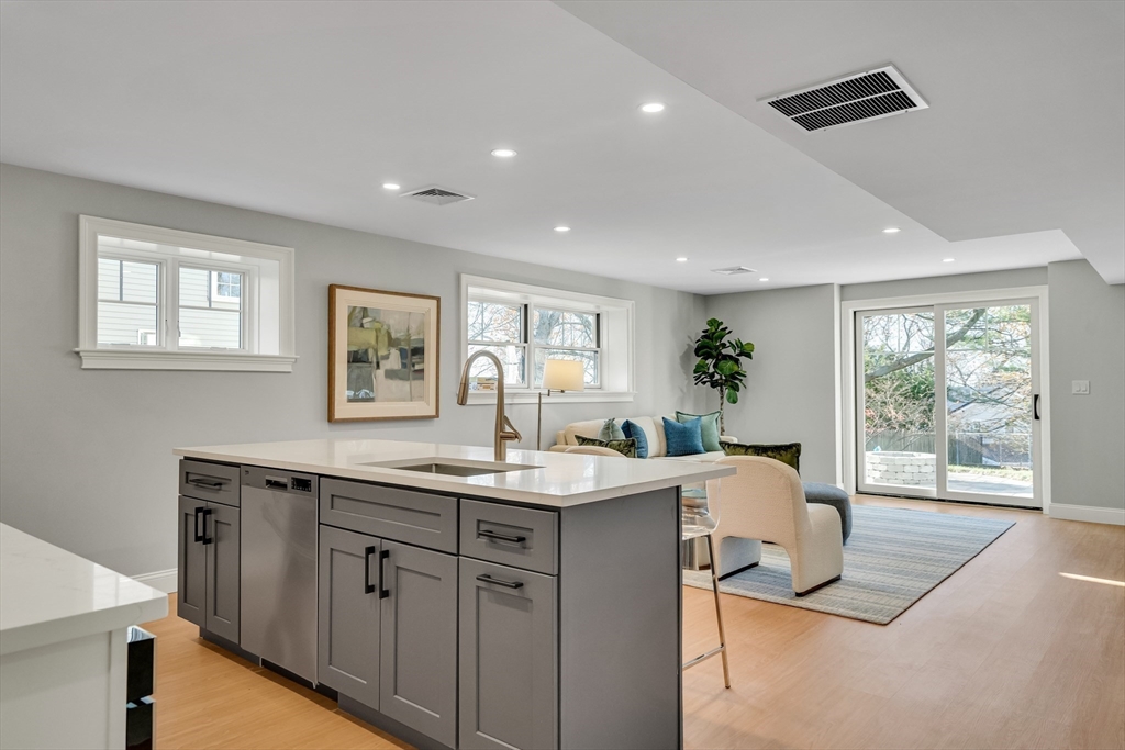 Lexington, Massachusetts, 02421, United States, 6 Bedrooms Bedrooms, ,6 BathroomsBathrooms,Residential,For Sale,1995649