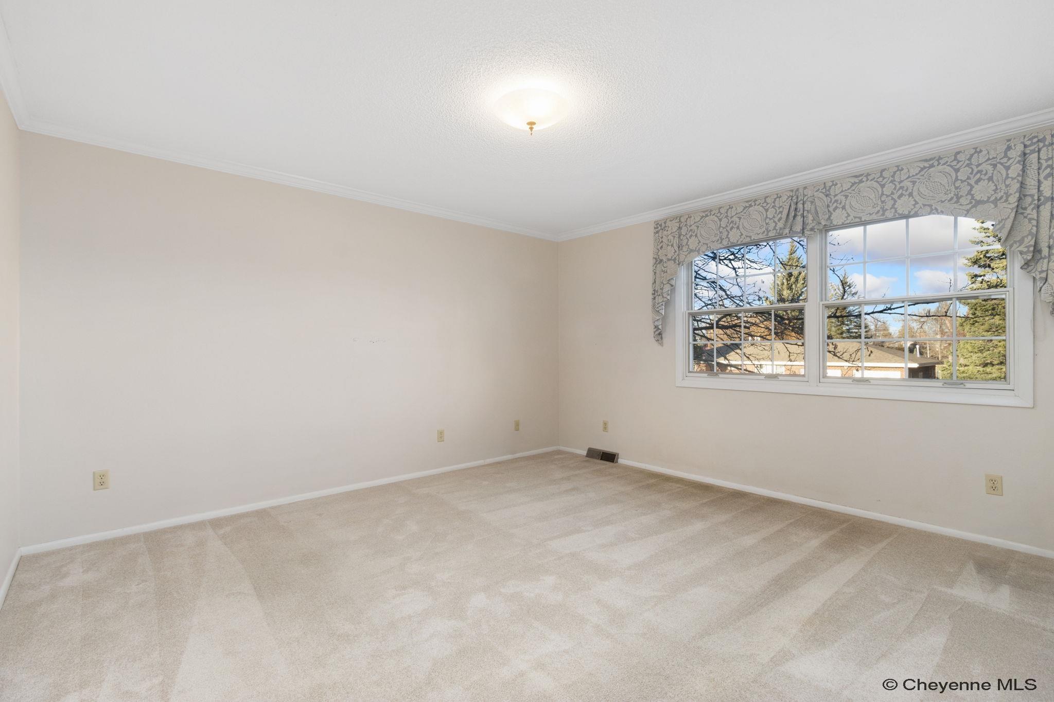 Cheyenne, Wyoming, 82001, United States, 5 Bedrooms Bedrooms, ,4 BathroomsBathrooms,Residential,For Sale,1992954