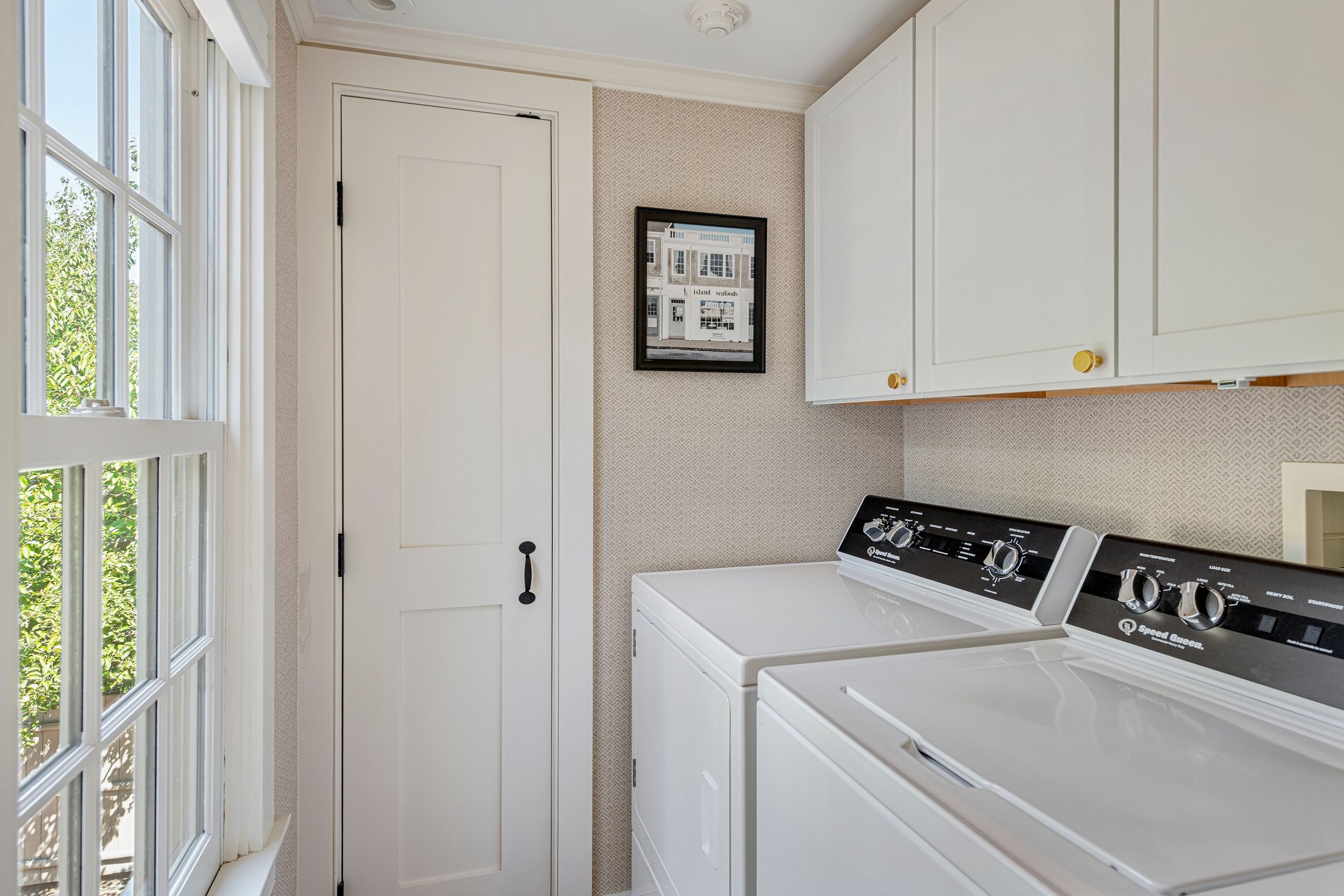  Exquisitely Renovated Home One Block from Water - 物件實景