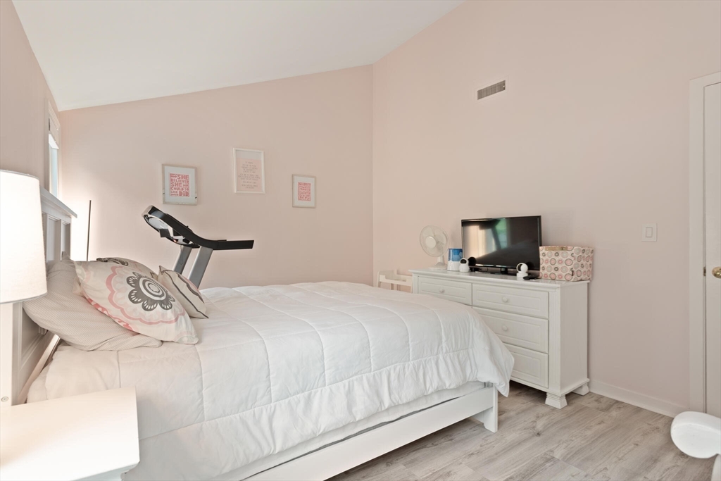 North Andover, Massachusetts, 01845, United States, 2 Bedrooms Bedrooms, ,2 BathroomsBathrooms,Residential,For Sale,1856023