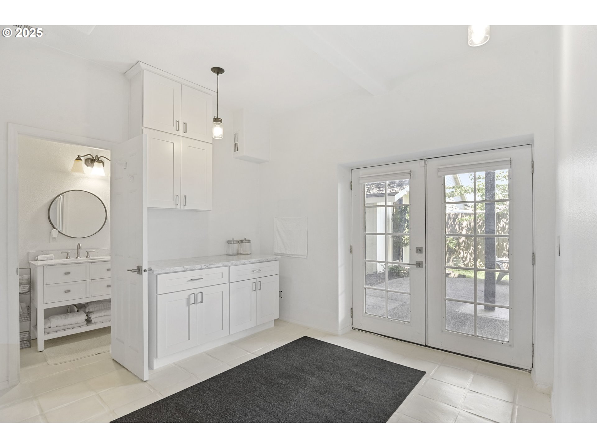 Vancouver, Washington, 98686, United States, 6 Bedrooms Bedrooms, ,3 BathroomsBathrooms,Residential,For Sale,1989368