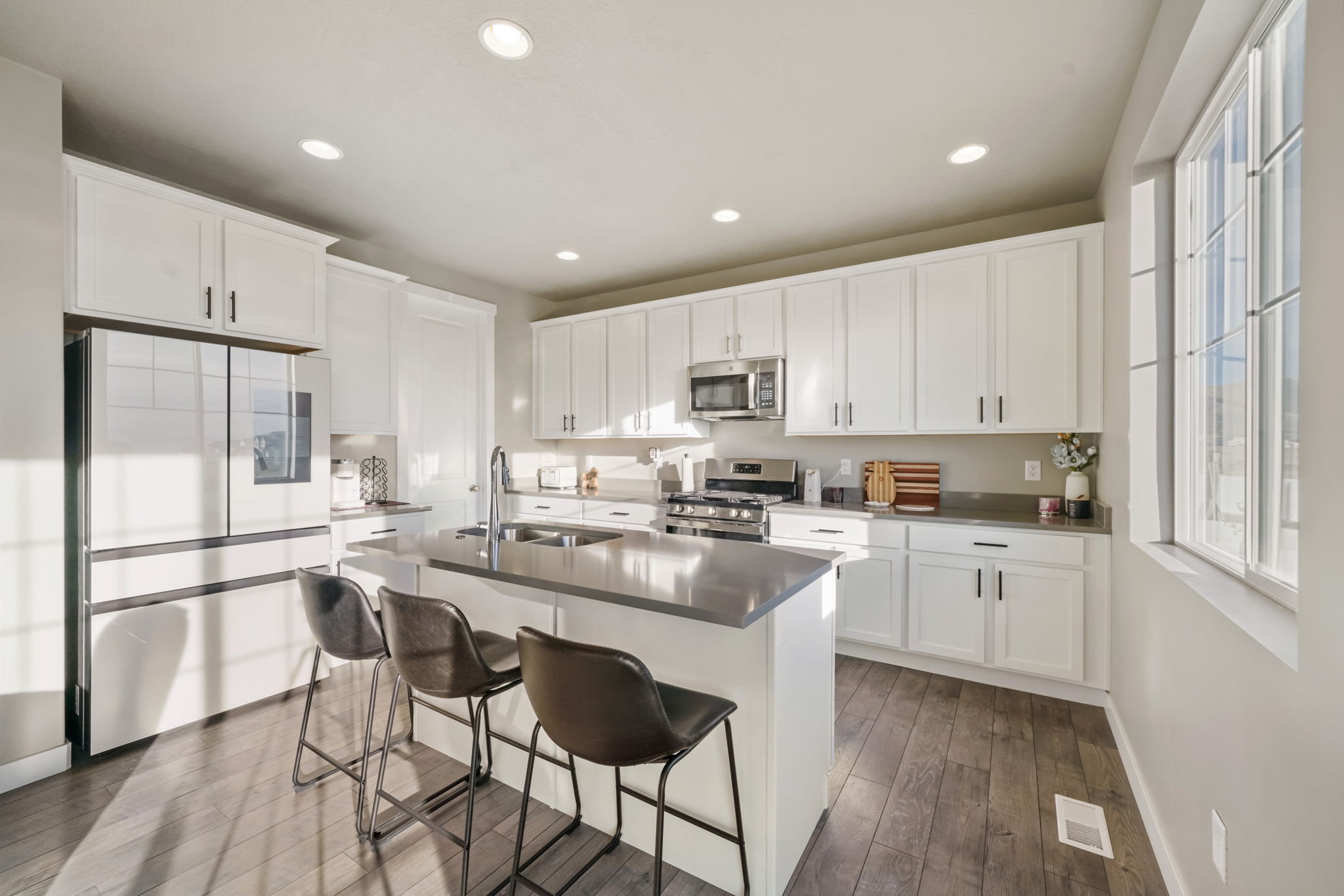 Eagle Mountain, Utah, 84005, United States, 3 Bedrooms Bedrooms, ,3 BathroomsBathrooms,Residential,For Sale,1993826