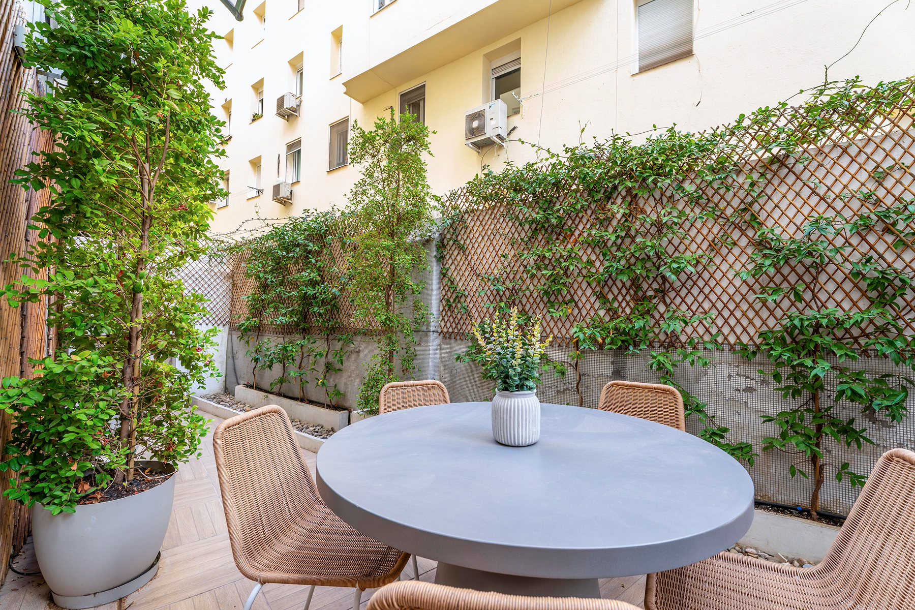  2-Bedroom flat with patio in Alcalde Sainz de Baranda - 物件實景