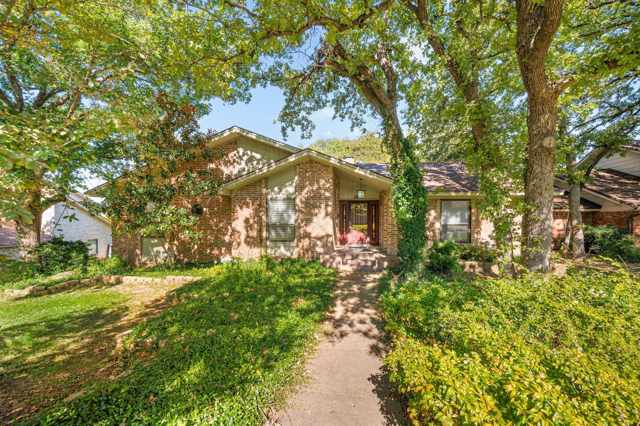 Arlington, Texas, 76012, United States, 4 Bedrooms Bedrooms, ,3 BathroomsBathrooms,Residential,For Sale,1987019