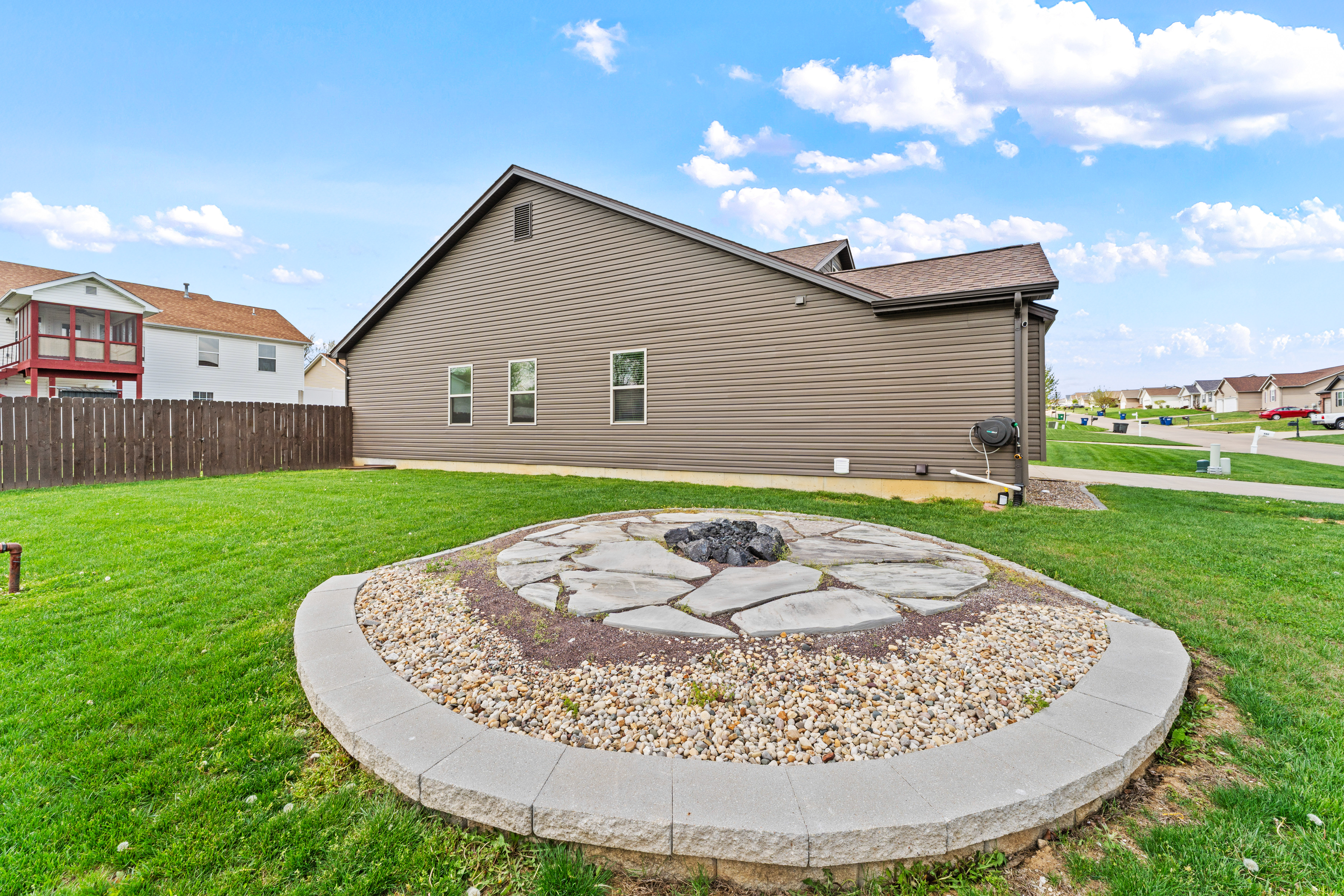  Charming Modern Ranch with Energy Efficiency and Endless Potential - 物件實景