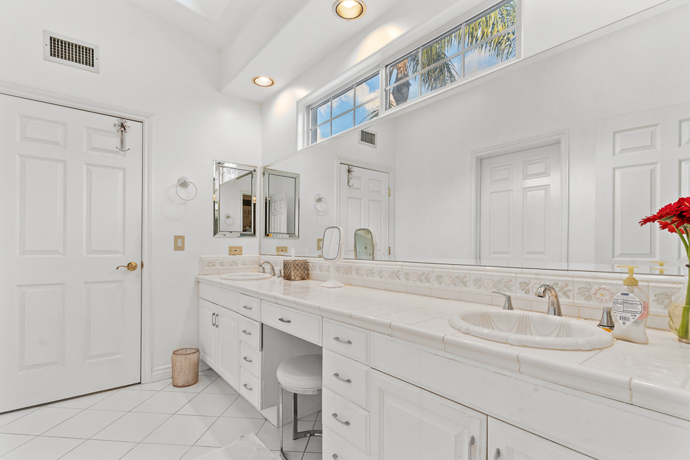 Whittier, California, 90605, United States, 9 Bedrooms Bedrooms, ,6 BathroomsBathrooms,Residential,For Sale,1994217