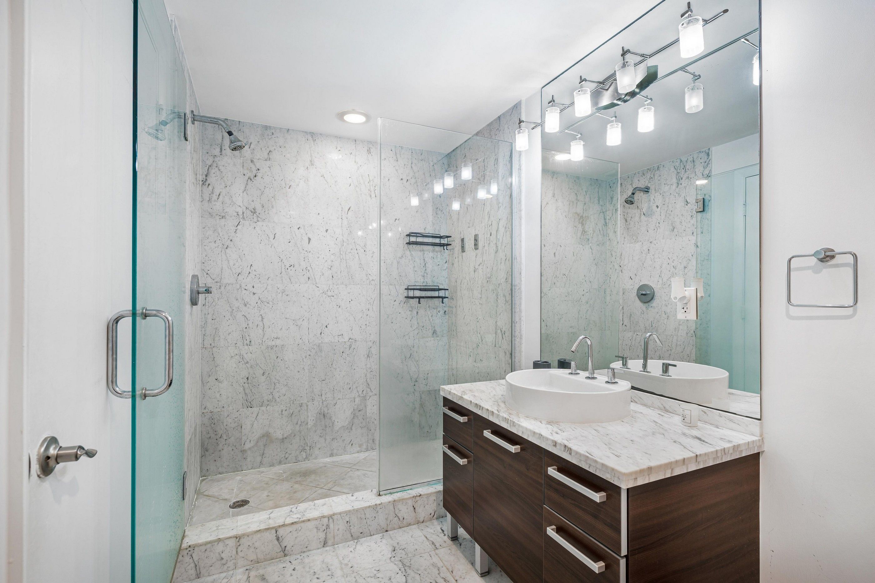  253 NE 2nd St, Miami, FL, 33132 - 物件實景