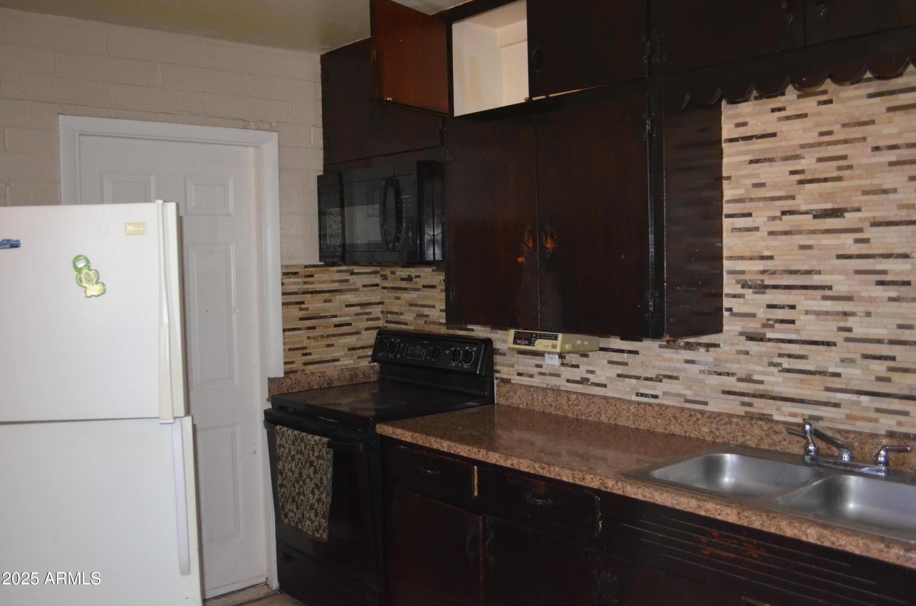 Glendale, Arizona, 85301, United States, 2 Bedrooms Bedrooms, ,1 BathroomBathrooms,Residential,For Sale,1983785