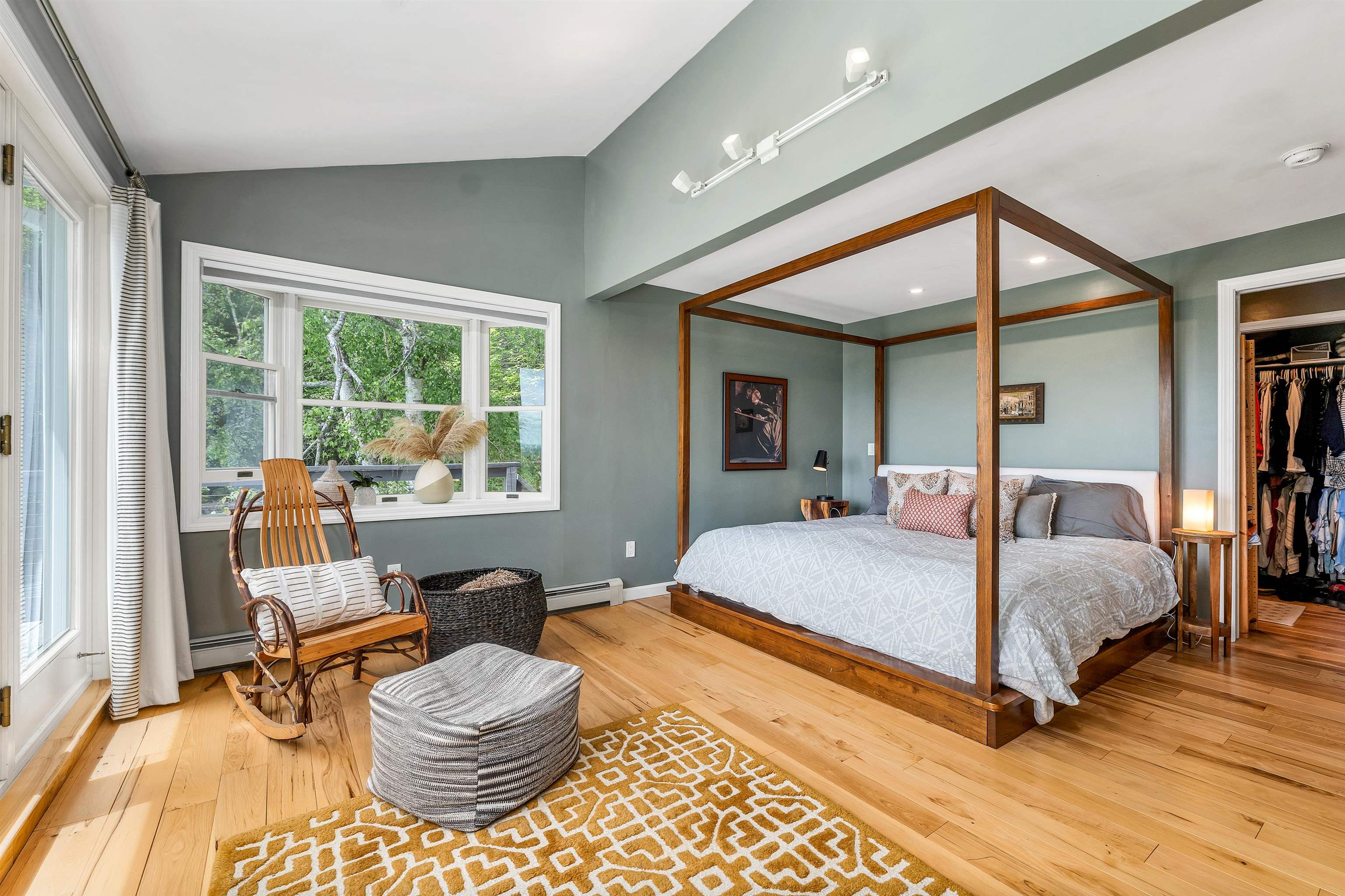 Meredith, New Hampshire, 03253, United States, 3 Bedrooms Bedrooms, ,2 BathroomsBathrooms,Residential,For Sale,1901230