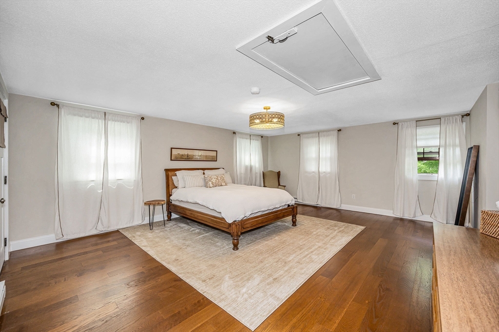 Groveland, Massachusetts, 01834, United States, 5 Bedrooms Bedrooms, ,3 BathroomsBathrooms,Residential,For Sale,1909322