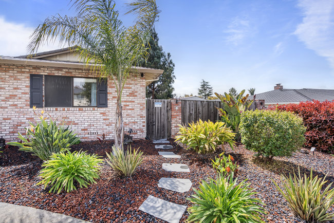 Hollister, California, 95023, United States, 3 Bedrooms Bedrooms, ,2 BathroomsBathrooms,Residential,For Sale,1882231