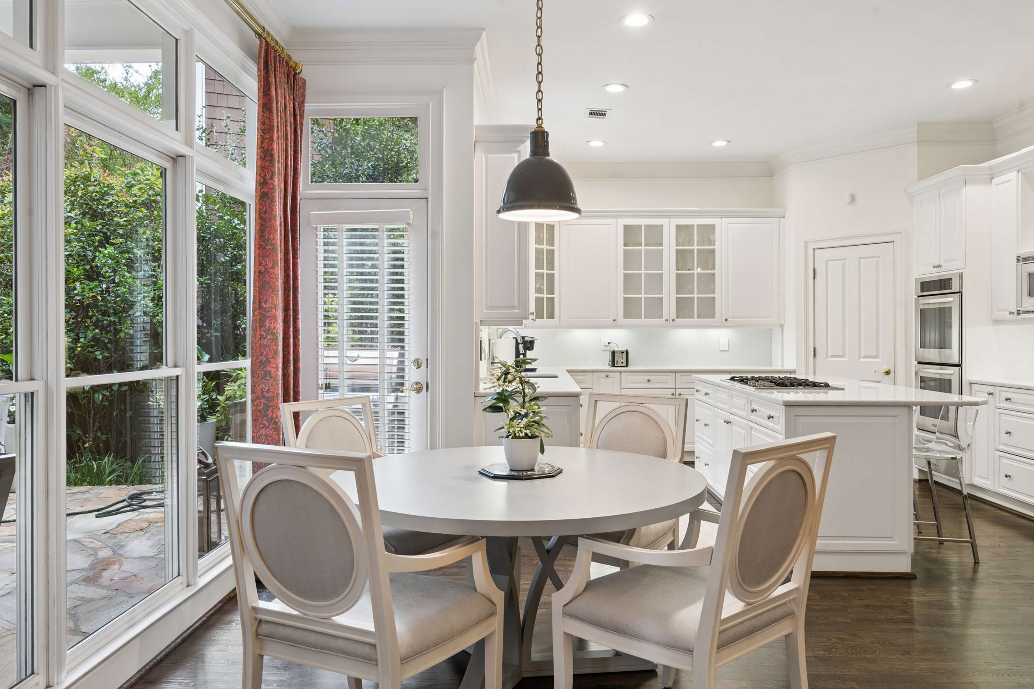  Incredible Opportunity to Live in a Quiet Gated Brookhaven Community - 物件實景