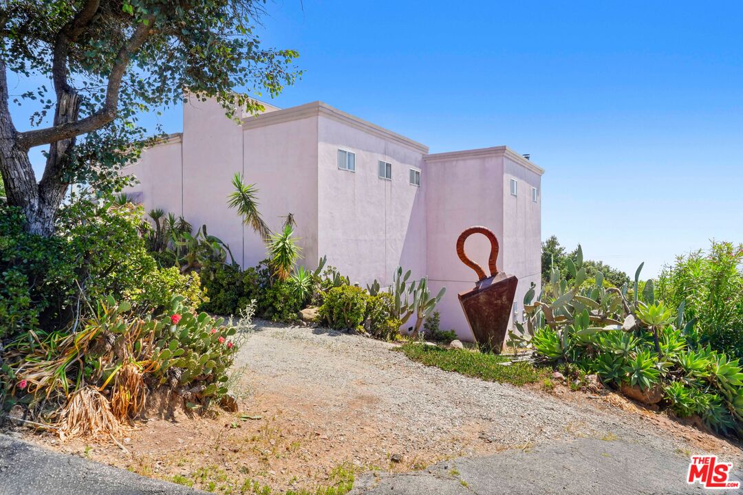 Malibu, California, 90265, United States, 3 Bedrooms Bedrooms, ,3 BathroomsBathrooms,Residential,For Sale,1859463