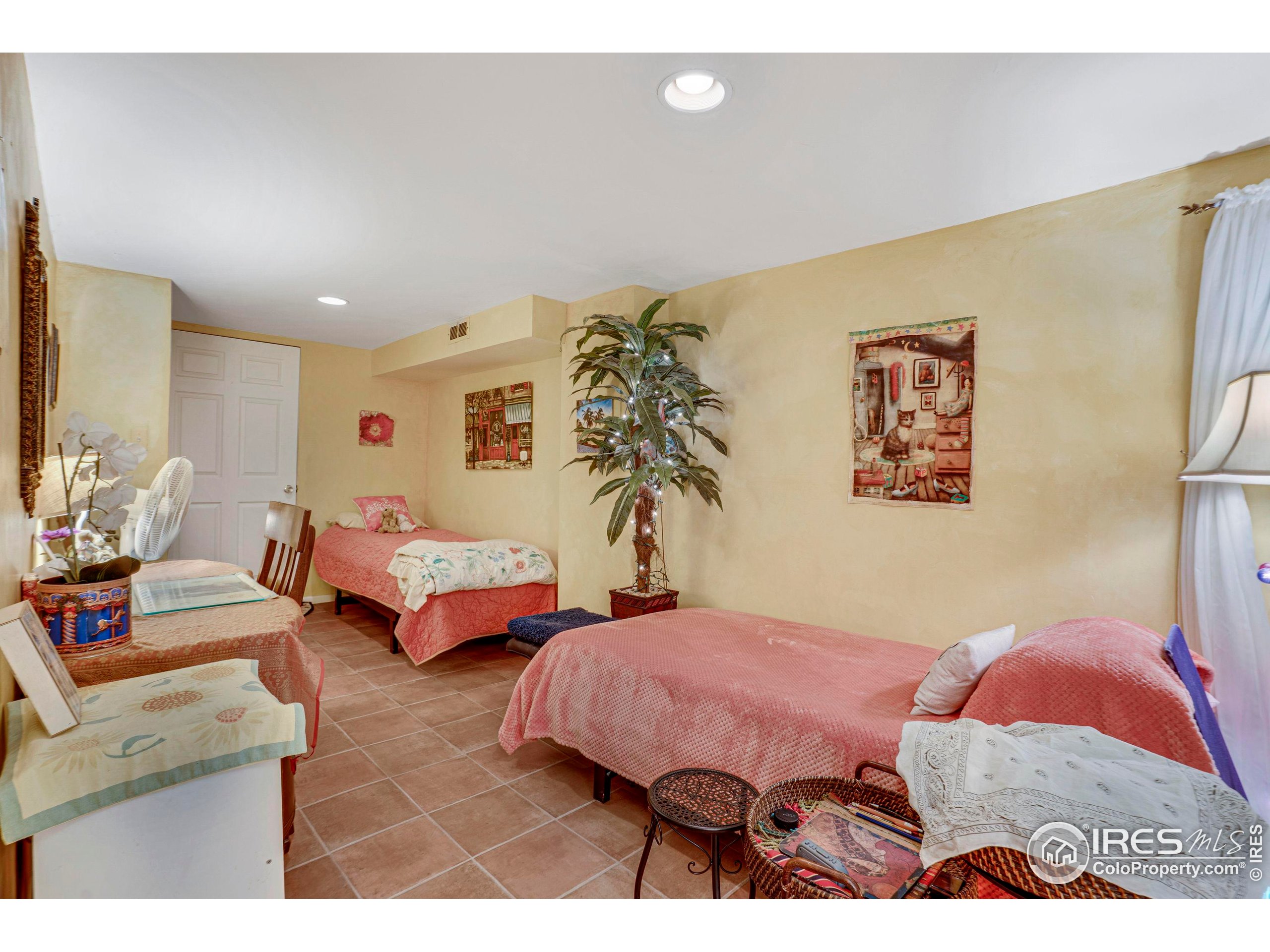 Boulder, Colorado, 80301, United States, 2 Bedrooms Bedrooms, ,2 BathroomsBathrooms,Residential,For Sale,1942273