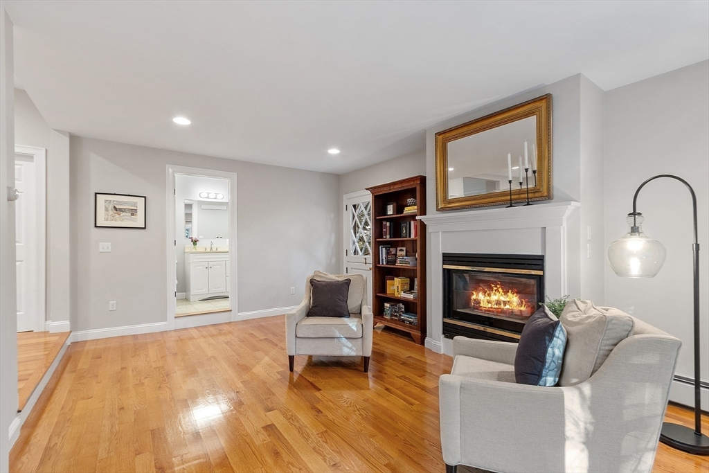 Andover, Massachusetts, 01810, United States, 2 Bedrooms Bedrooms, ,1 BathroomBathrooms,Residential,For Sale,1941591