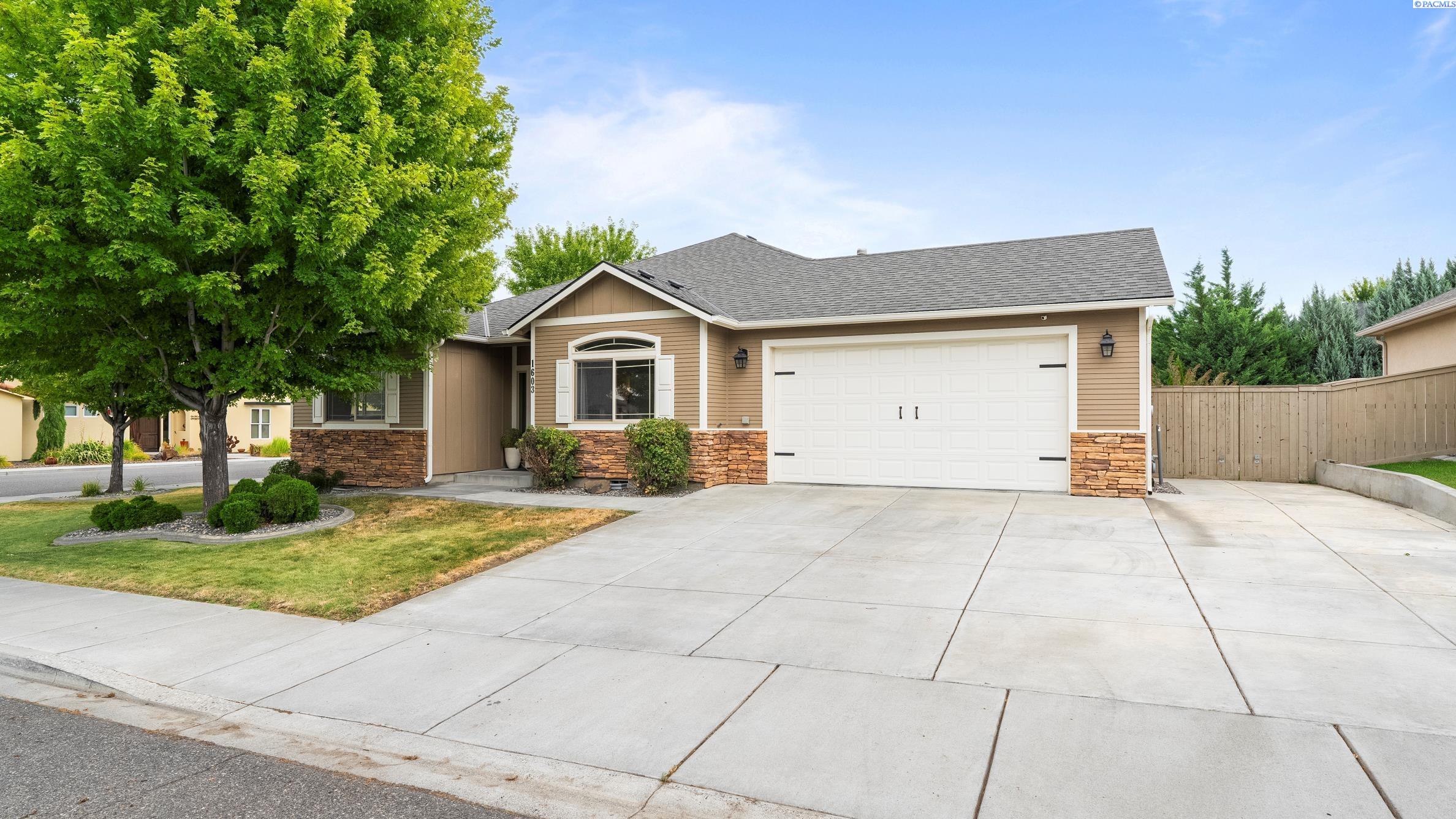 Kennewick, Washington, 99338, United States, 4 Bedrooms Bedrooms, ,3 BathroomsBathrooms,Residential,For Sale,1907298