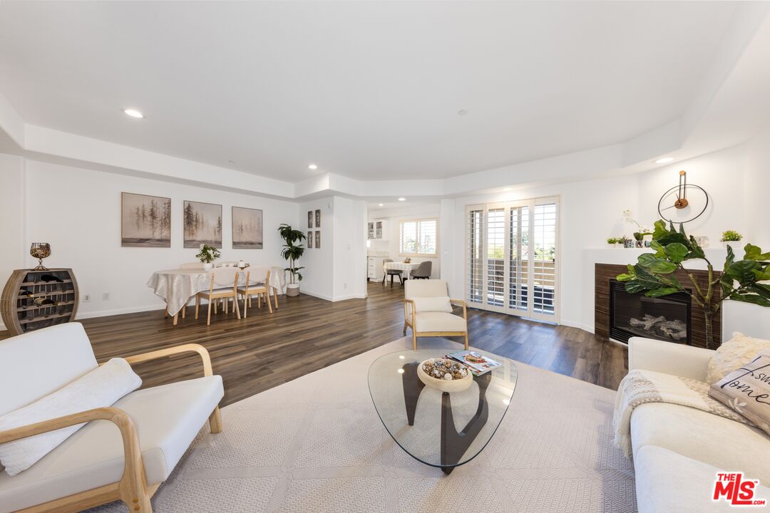 Los Angeles, California, 90049, United States, 3 Bedrooms Bedrooms, ,3 BathroomsBathrooms,Residential,For Sale,2000609