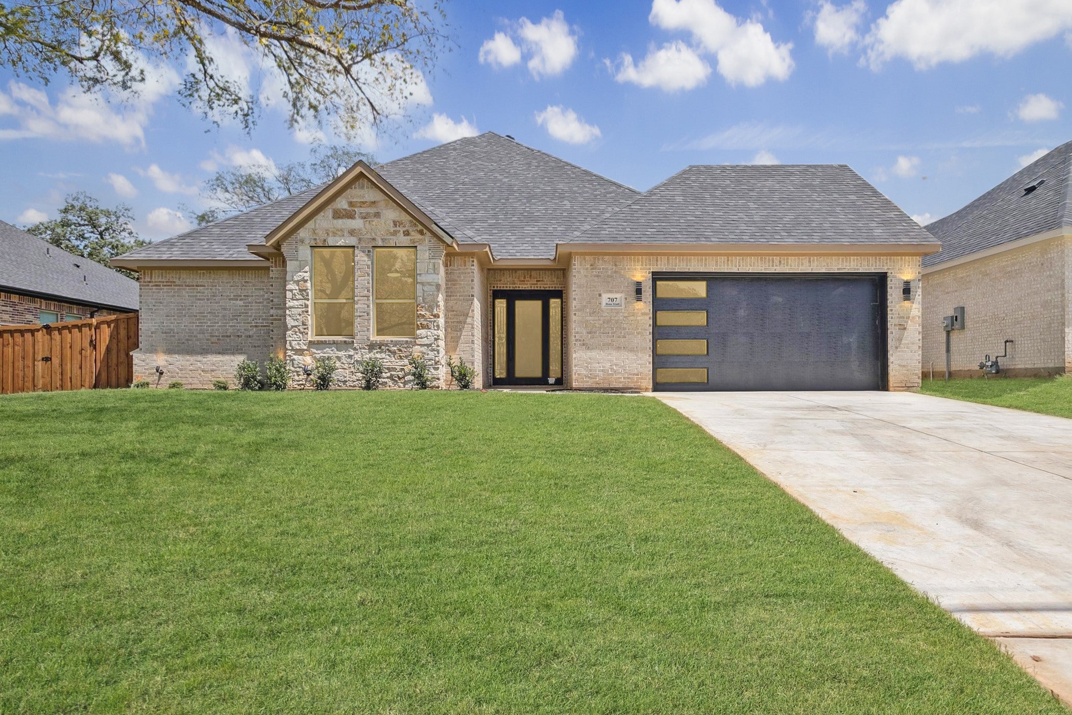Arlington, Texas, 76012, United States, 4 Bedrooms Bedrooms, ,3 BathroomsBathrooms,Residential,For Sale,1974791