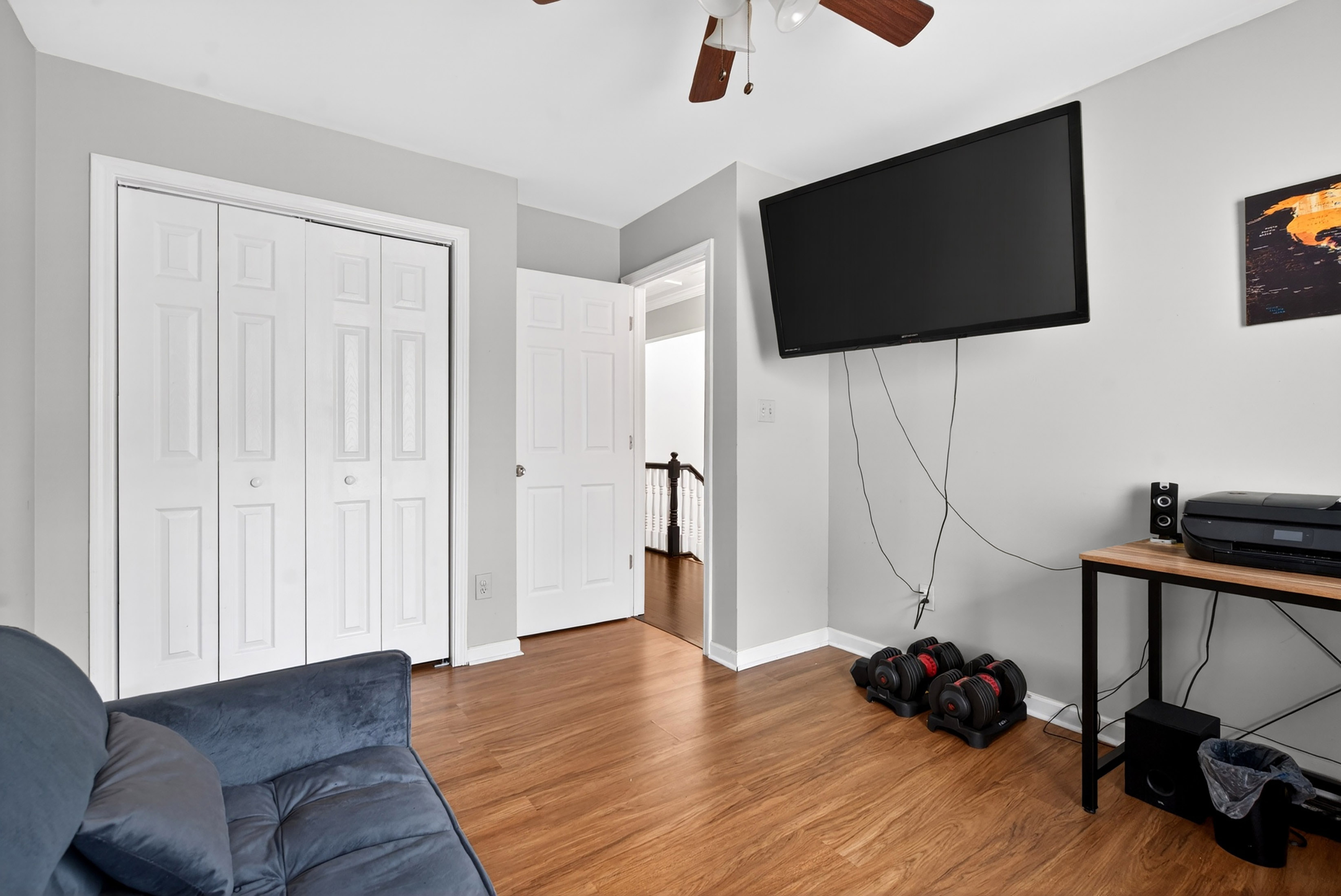  Townhouse-style Condo Offers Solid Value and Strong Upside Potential - 物件實景