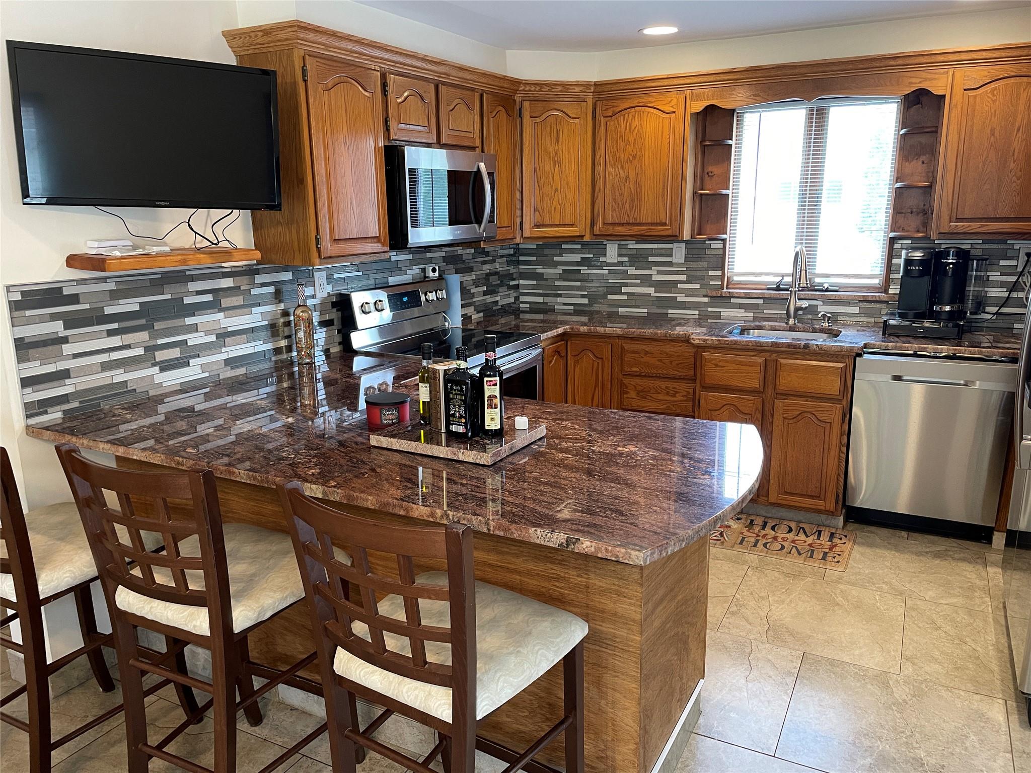 West Islip, New York, 11795, United States, 4 Bedrooms Bedrooms, ,3 BathroomsBathrooms,Residential,For Sale,1869198