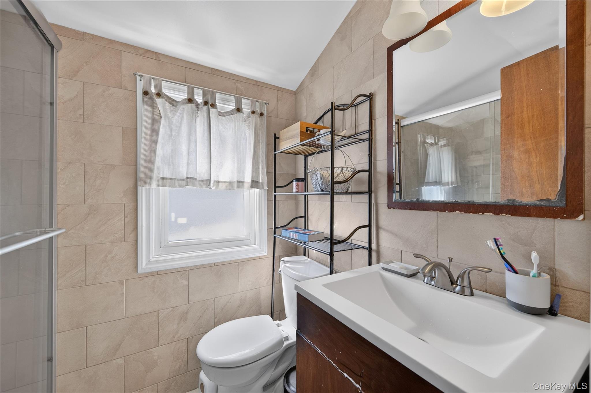  120 Bert Avenue, Westbury, NY, 11590 - 物件實景